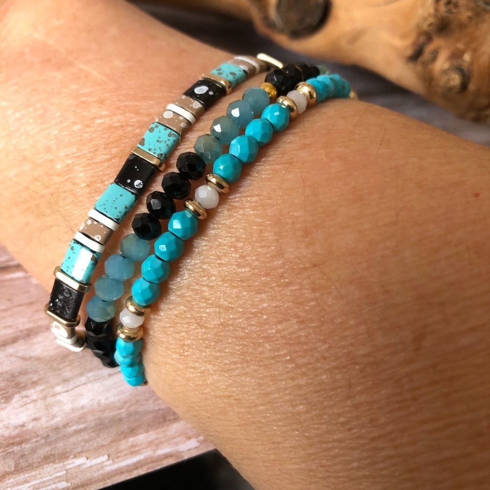 Hand Crafted Turquoise blue and Black Beaded Stretchy Bracelets set of 3 - Picture 5 of 7